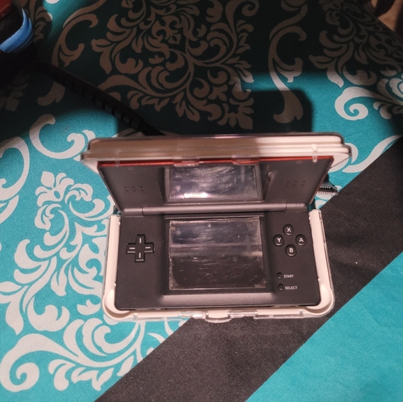 NINTENDO DS WITH all you see in picture - Picture 4 of 6